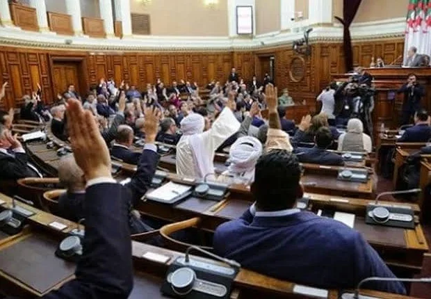 Immunité parlementaire levée pour un sénateur accusé d’incitation à la haine