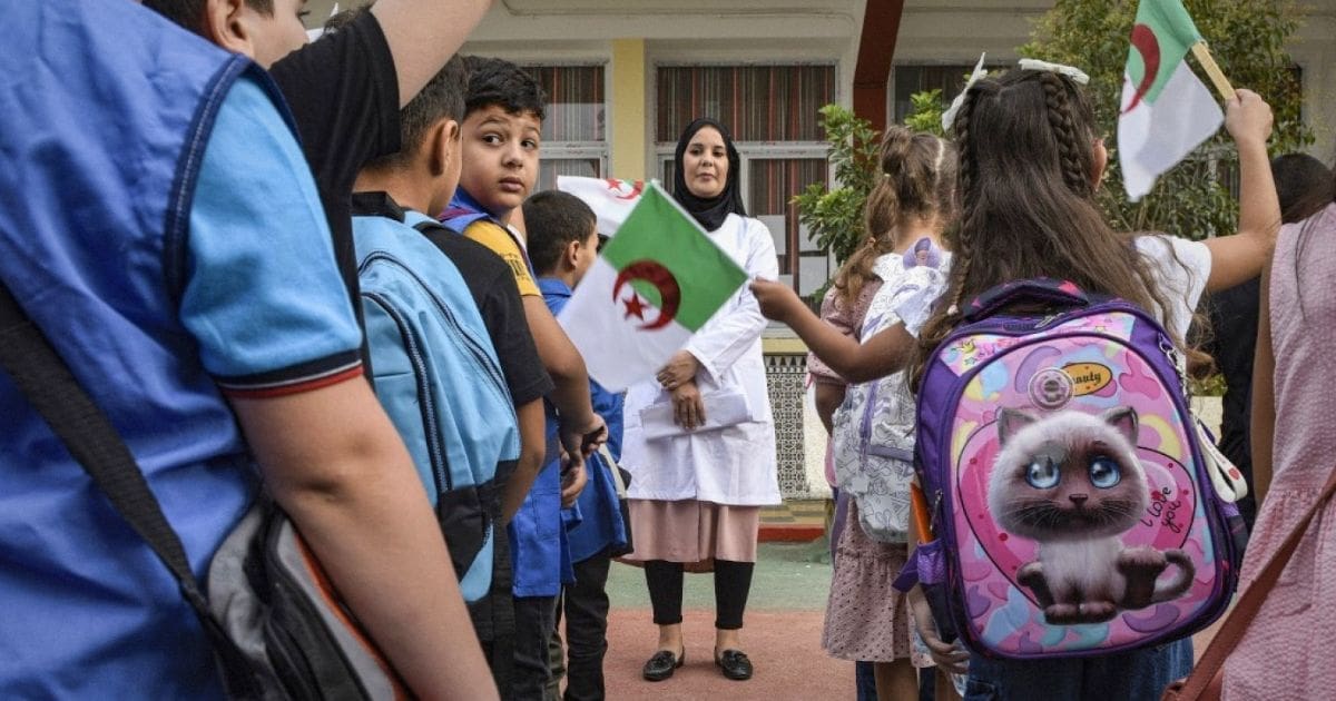 « Ce document n’est plus requis »… Le ministère de l’Éducation recadre les établissements scolaires