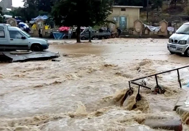 Pluies torrentielles : fermetures de routes signalées dans plusieurs willayas du sud