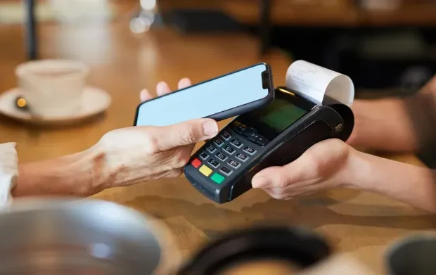 Paiement mobile en Algérie : 5 nouvelles banques lancent le service QR