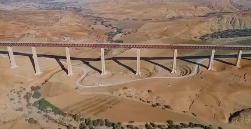 L’Algérie se dote de l’un des plus hauts ponts ferroviaires du monde (VIDÉO)
