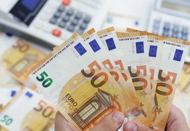 Marché noir des devises : la baisse de l’euro et du dollar se poursuit en Algérie