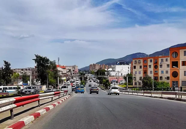 Blida : un enseignant violemment agressé sous les yeux de ses élèves