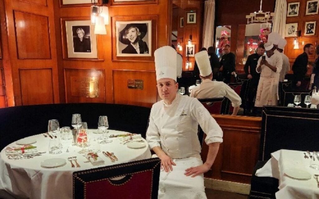De sans-papiers aux grands palaces de Paris: l’histoire inspirante du chef algérien Aïssa Benaidjer