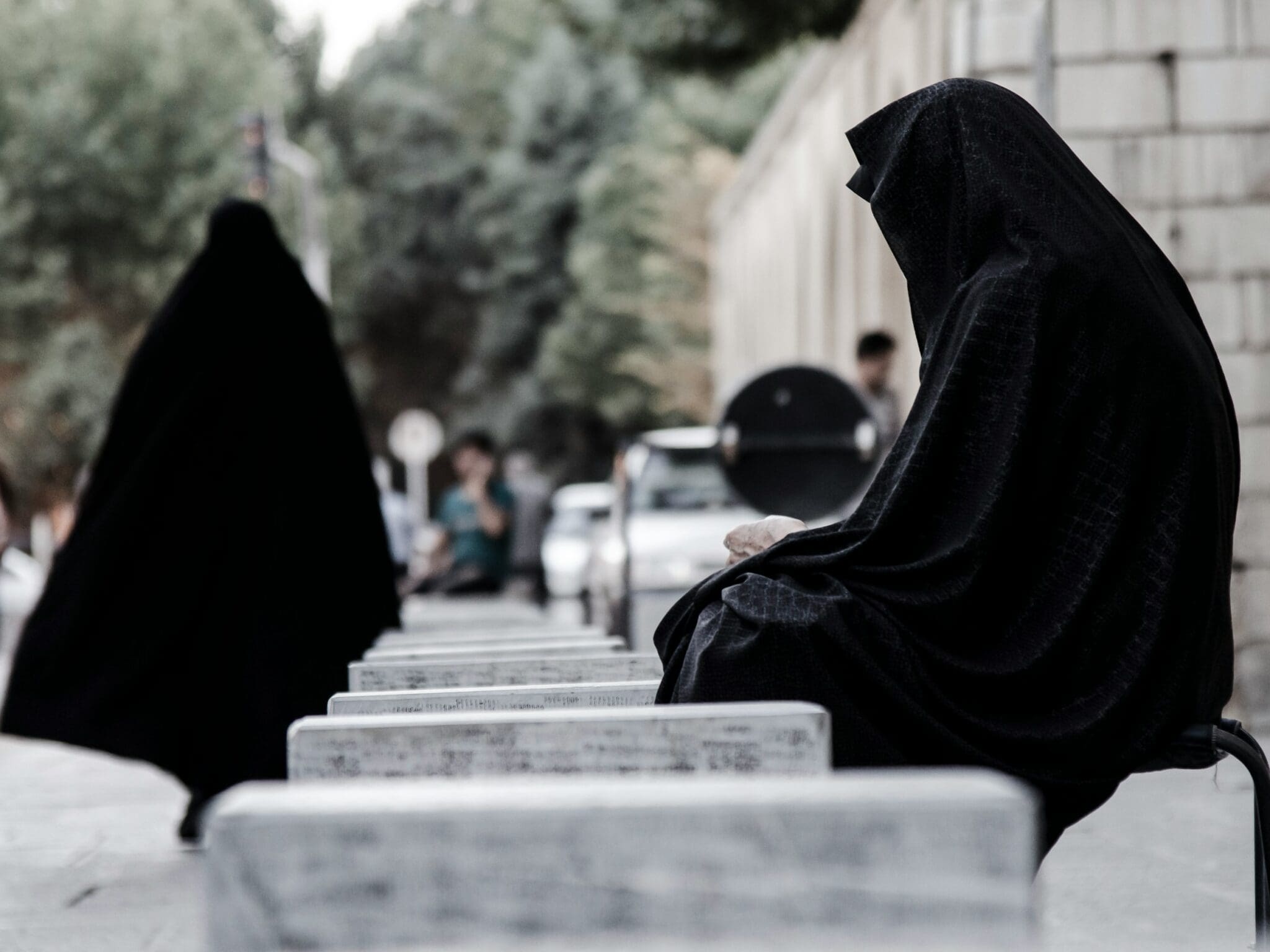 Diffamations contre une femme en niqab : la justice sanctionne sévèrement les accusés