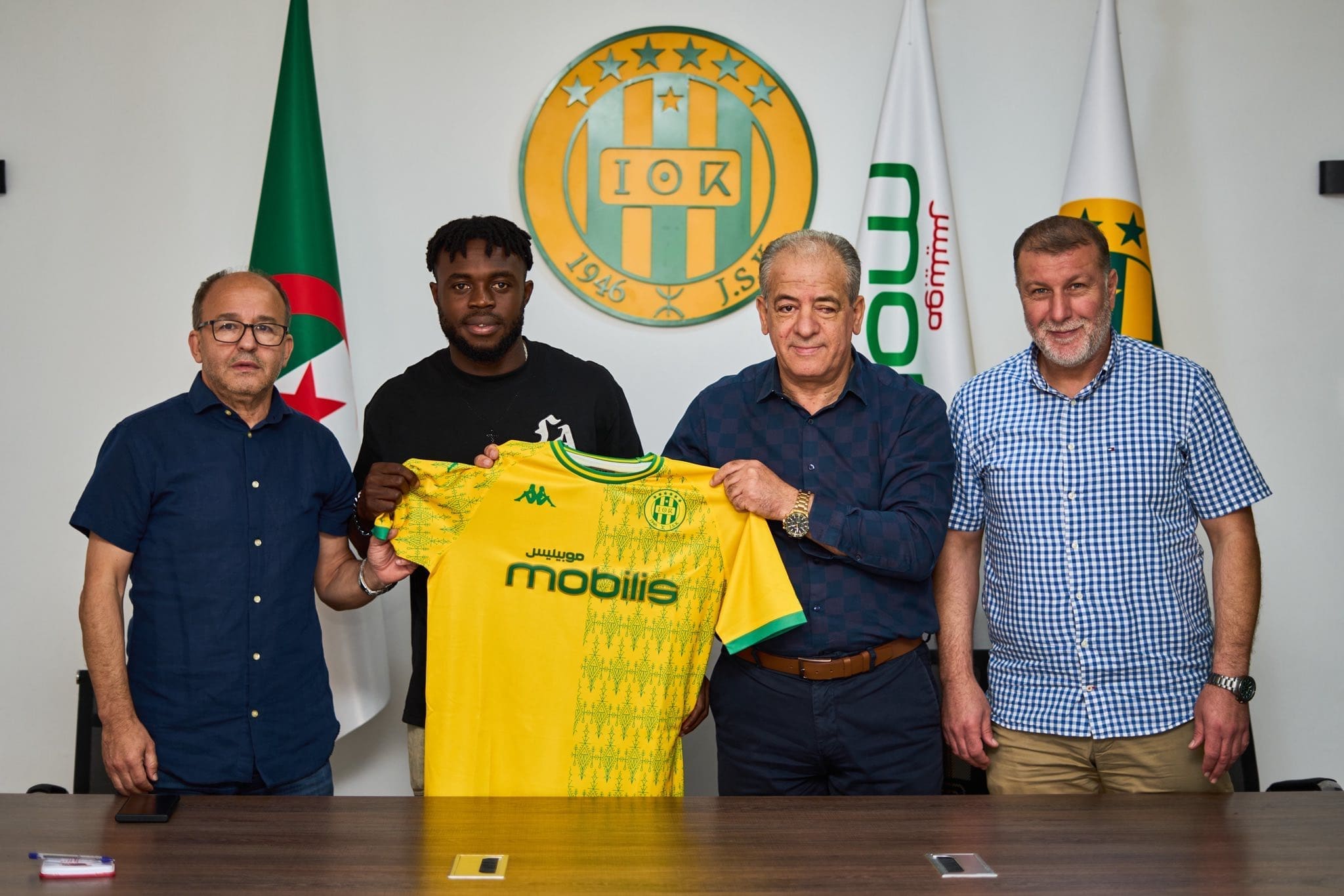 JS Kabylie : le club entame son mercato estival par 2 recrues de taille