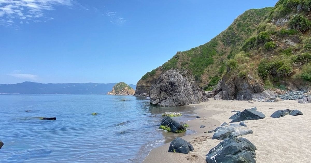 Plages secrètes d’Algérie : 4 joyaux sauvages à ne surtout pas manquer cet été 2025