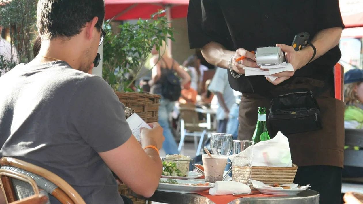15 idées de jobs d’été en Algérie et conseils pour trouver un emploi saisonnier