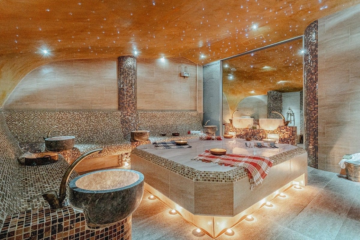 Soins de beauté traditionnels algériens : Hammam, henné et huiles naturelles