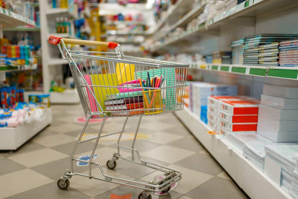 Fournitures scolaires : l’État active la vente directe pour alléger les prix