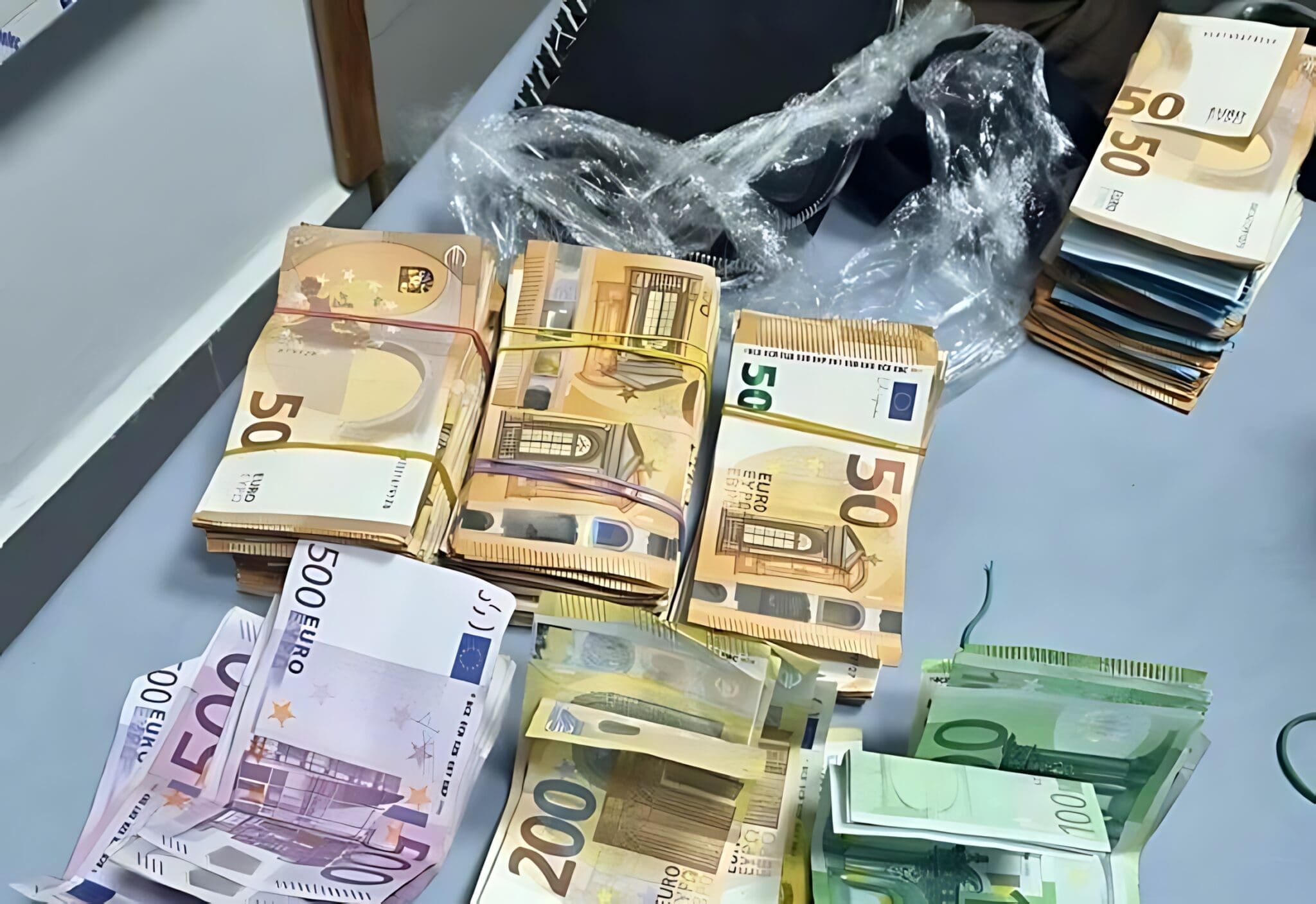 Plus de 1,8 million d’euros contrefaits saisis : coup de filet majeur à Chlef