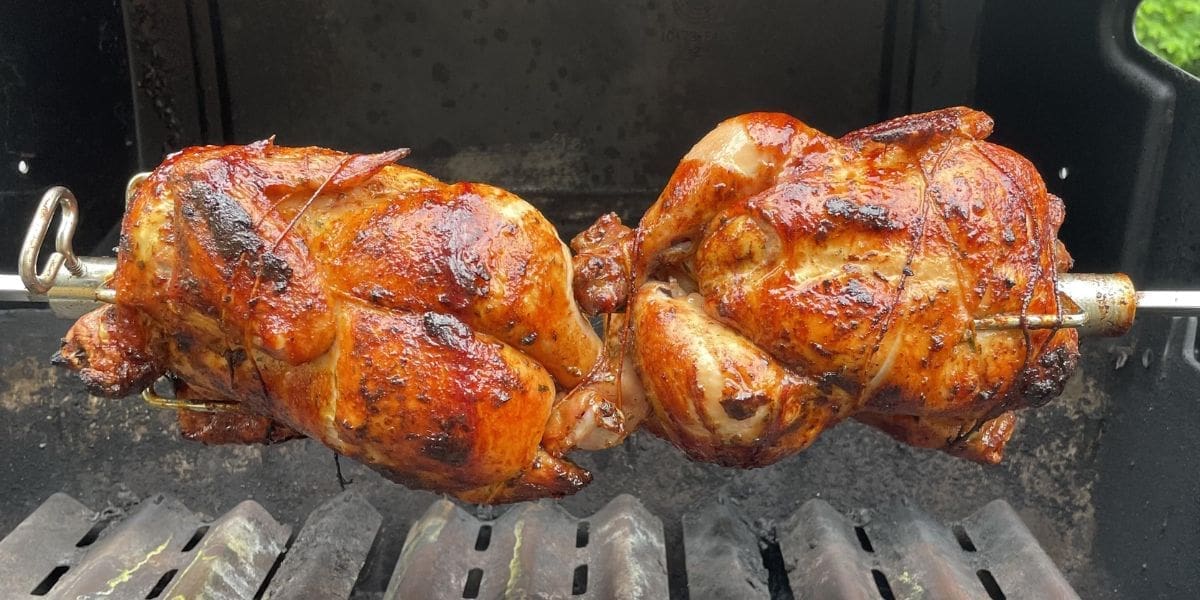 Dangers sanitaires : l’alerte sur les pratiques à risque dans la cuisson du poulet rôti en été