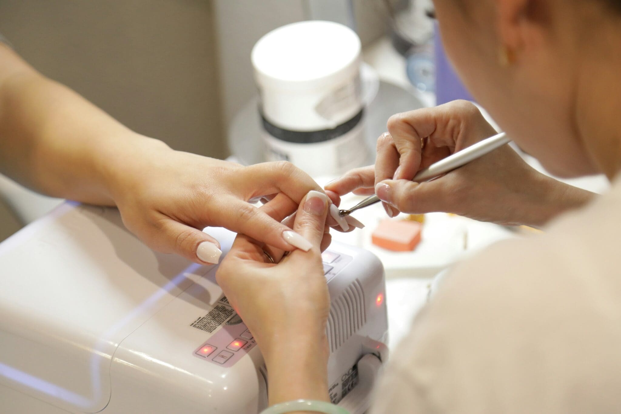 Le vernis semi-permanent bientôt interdit en Europe ? On vous explique tout