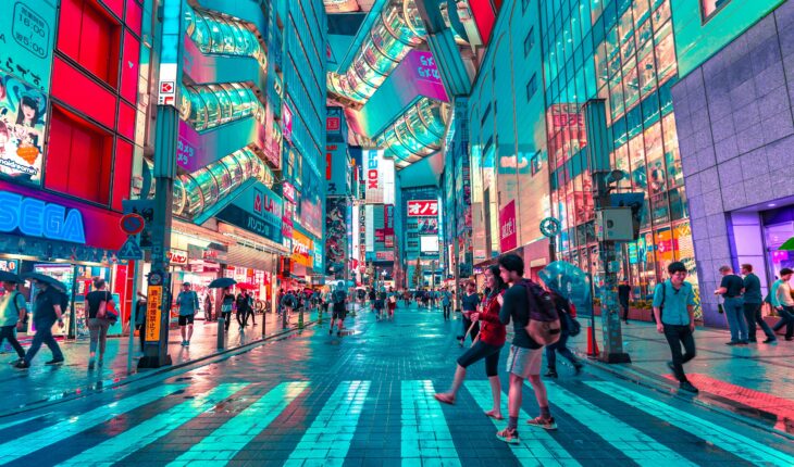 Tokyo (+18%), Rome (+11%) et New York (+1%) font une percée significative dans ce top 10 de Booking.com.