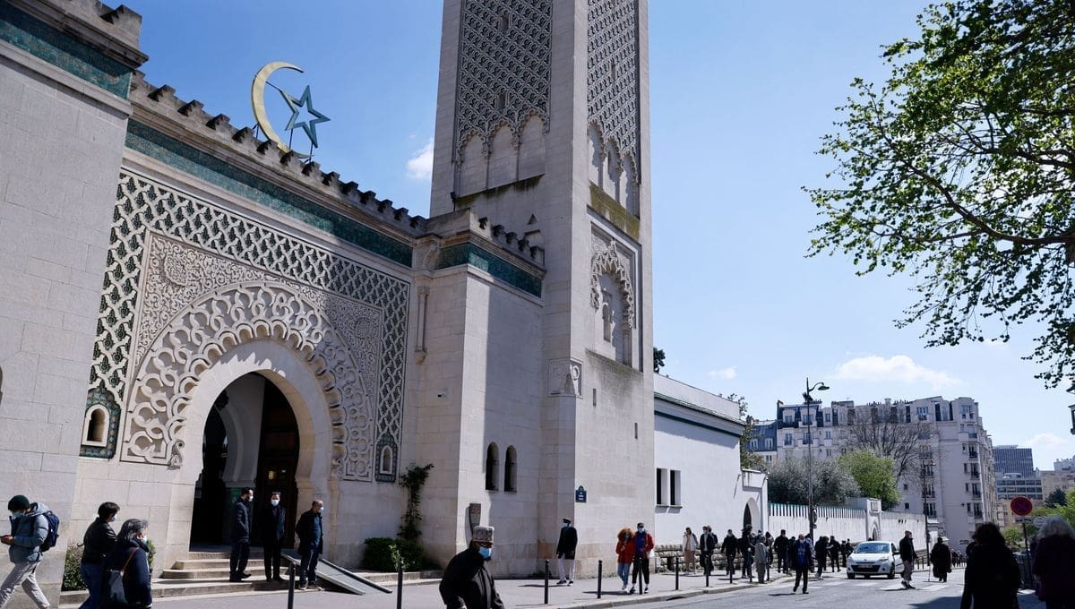 Paris : des têtes de cochon découvertes devant plusieurs mosquées, une enquête ouverte