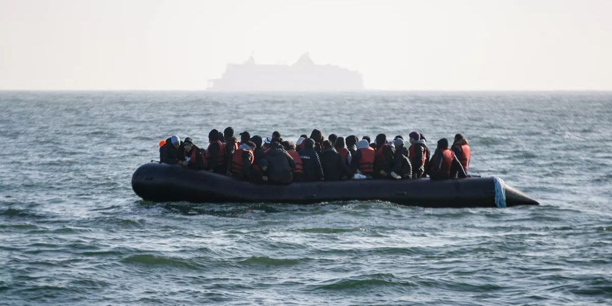 La marine algérienne en action : plus de 1 000 harragas secourus en un an