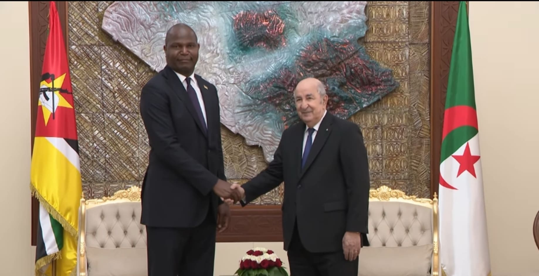 Tebboune accueille le président mozambicain Daniel Chapo