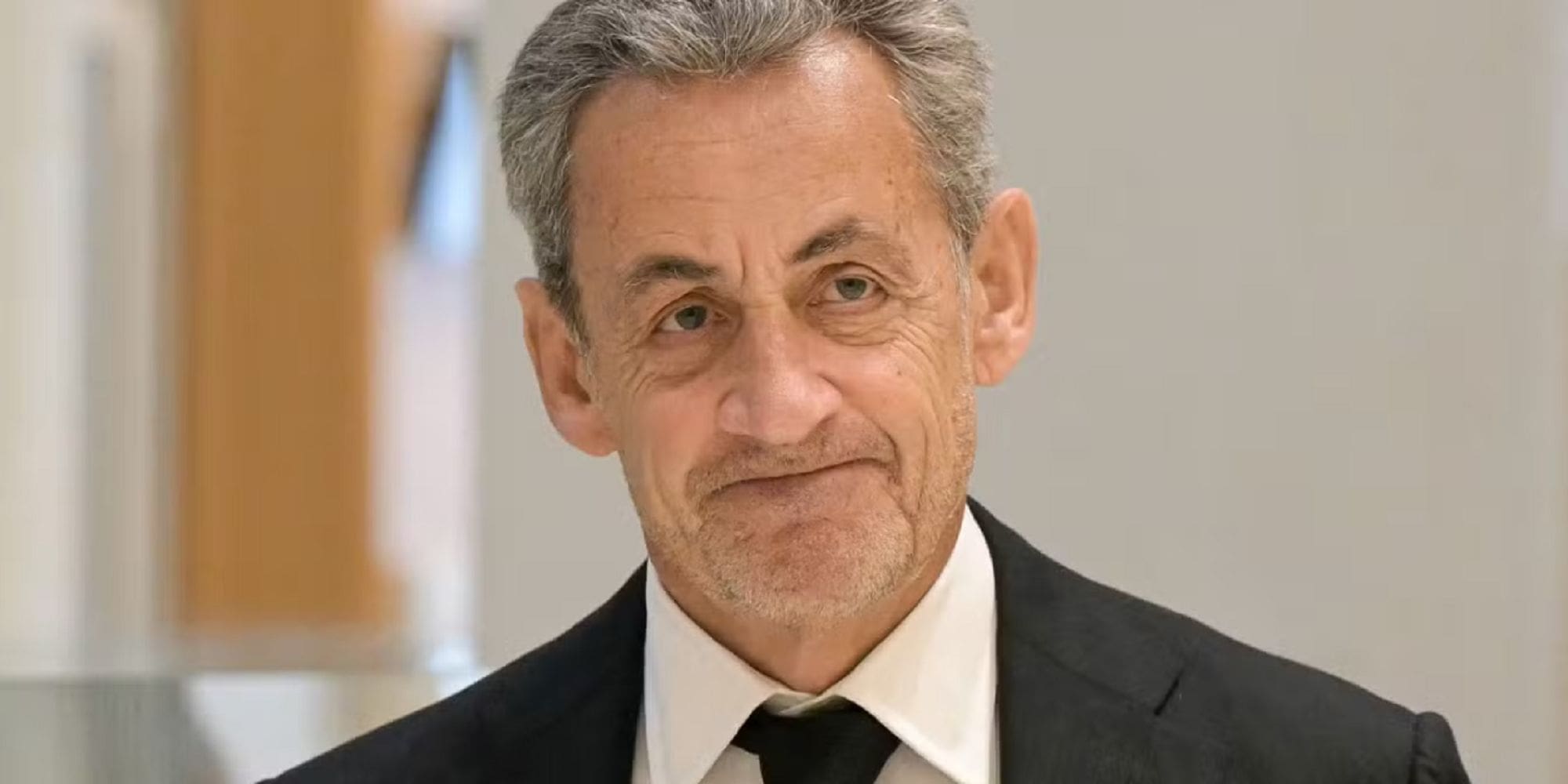 Visas, OQTF et accords de 1968 : Sarkozy appelle Paris à durcir le ton avec Alger