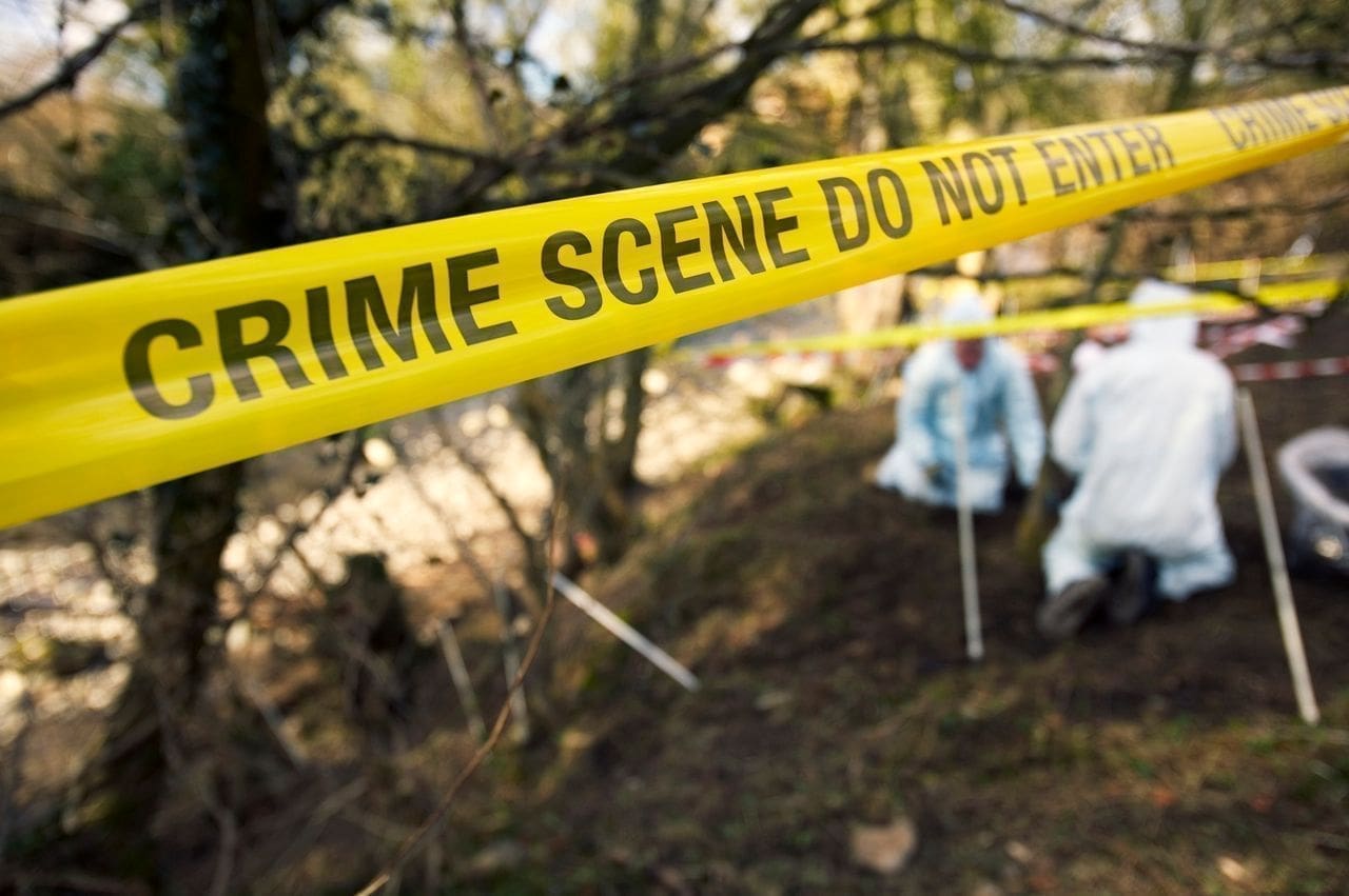 D’une disparition mystérieuse à un crime macabre : un homme retrouvé enterré dans un sac plastique