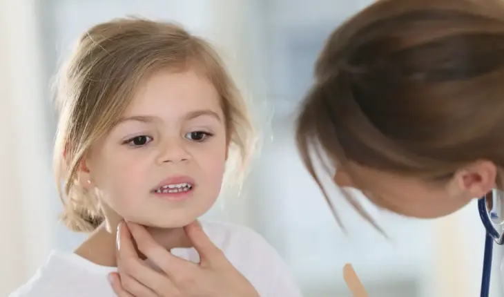 Enfant souffrant de végétations adénoïdes