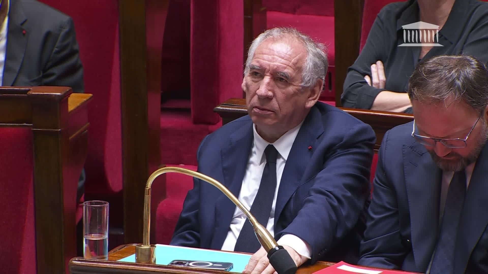 Crise politique à Paris : l’Assemblée nationale met fin au gouvernement Bayrou