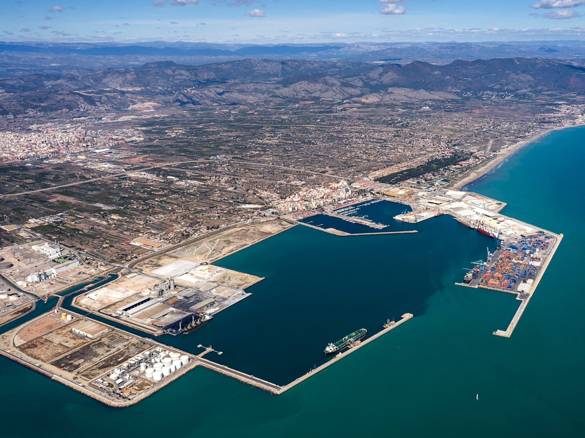 Un grand port espagnol discute de nouvelles liaisons maritimes avec l’Algérie