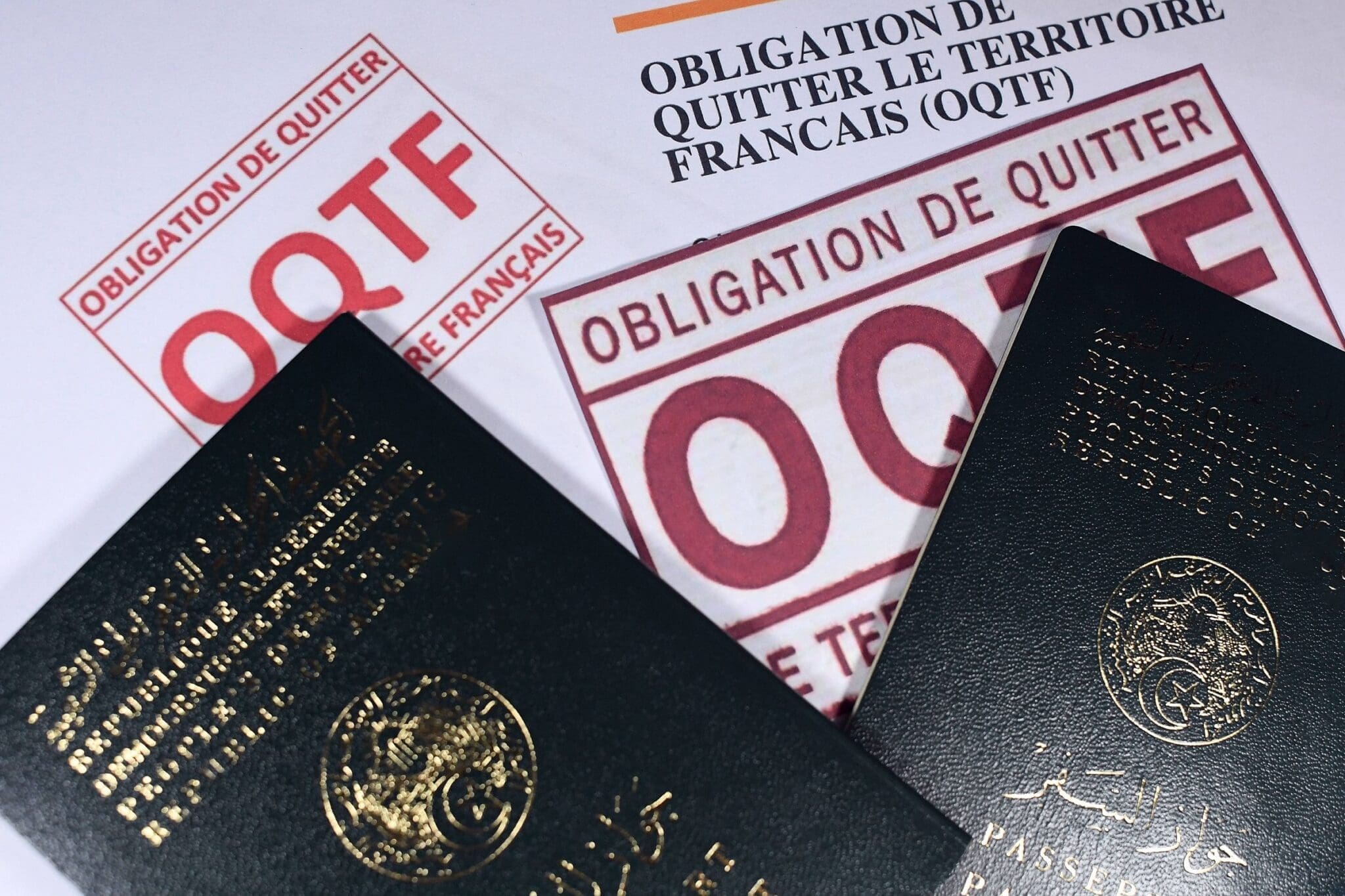 Jusqu’à 7 000 € et un billet d’avion : le deal proposé aux détenus étrangers en France