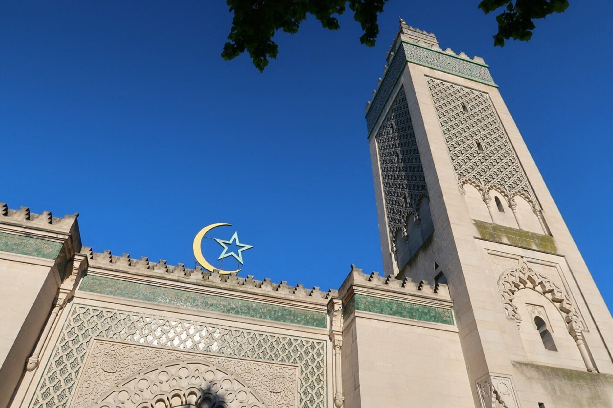 « Menace démographique » : la Grande Mosquée de Paris dénonce des propos islamophobes sur France Info