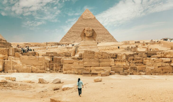 Le Caire, en Égypte, permettent de travailler à proximité de monuments millénaires comme les pyramides de Gizeh.