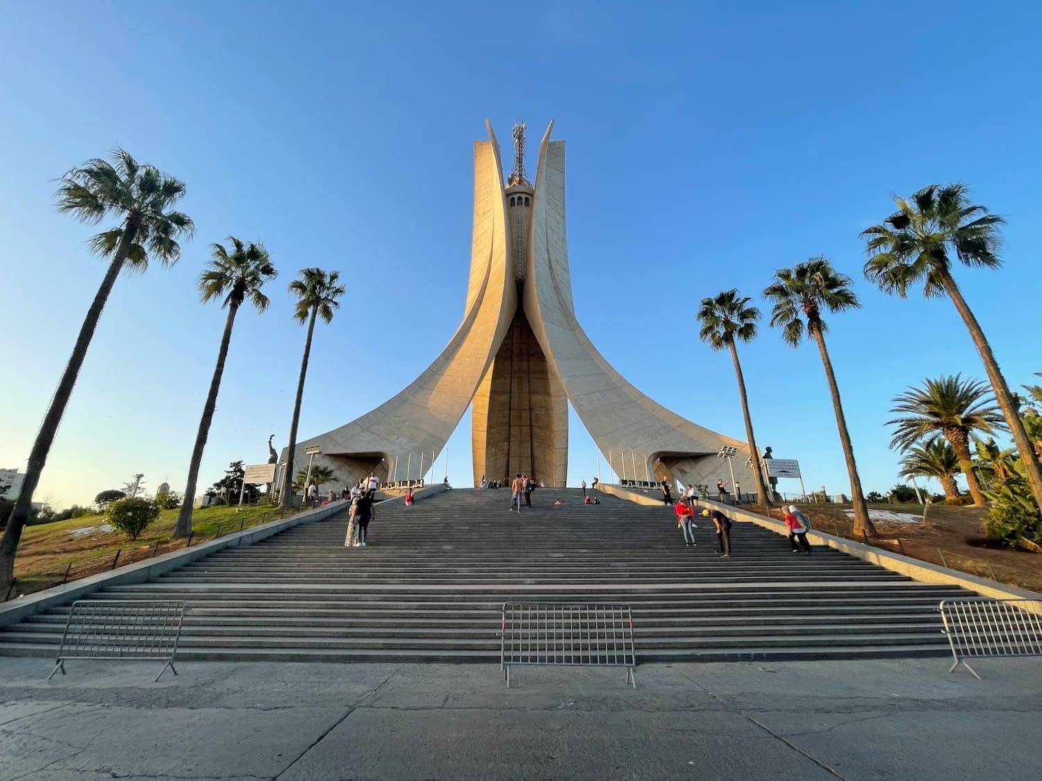 67 km de monorail, 8 balcons sur la mer… Les instructions de Tebboune pour métamorphoser Alger