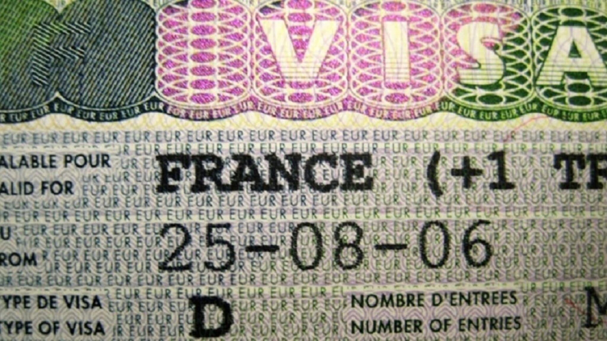 Visa pour la France : les Algériens affichent le plus haut taux de refus au Maghreb, selon le Sénat