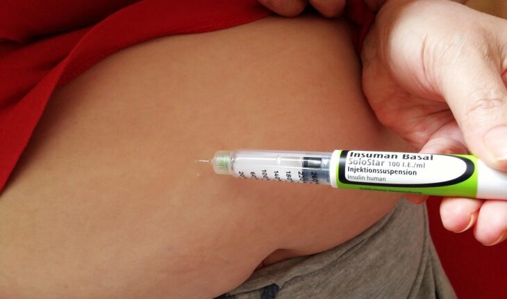 insulin, diabetes, diabetics, feed, health, injection, disease, medical, sugar, insulin syringe, pancreatic disease, hyperglycemia, nourishment, white sugar, glucose, healthcare, diet, unhealthy, therapy, fructose, pension, healthy, fruit, apple, cook, to bake, meal, raw, vitaminhaltig, structure, enjoyment, yummy, units, fat, obese, thick, thin, veins, water, drink, beverages, wine, beer, ketshup, food, cute, strawberries, enjoy, fresh, red, nibble, berry, pleasure, having lunch, snack, enjoy the meal, sweetness, edible, chunks, lick, cream, ice cream, dessert, gourmet, enjoyment of life