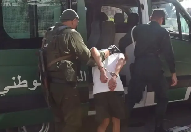 Vidéo choc à Alger : un homme arrêté après une vidéo d’un acte indécent près d’un campus universitaire