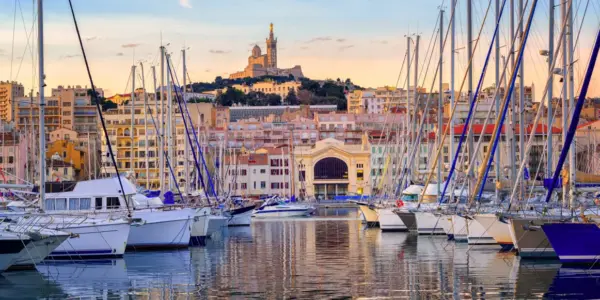 Voyage vers l’Algérie : déclaration obligatoire des marchandises au port de Marseille