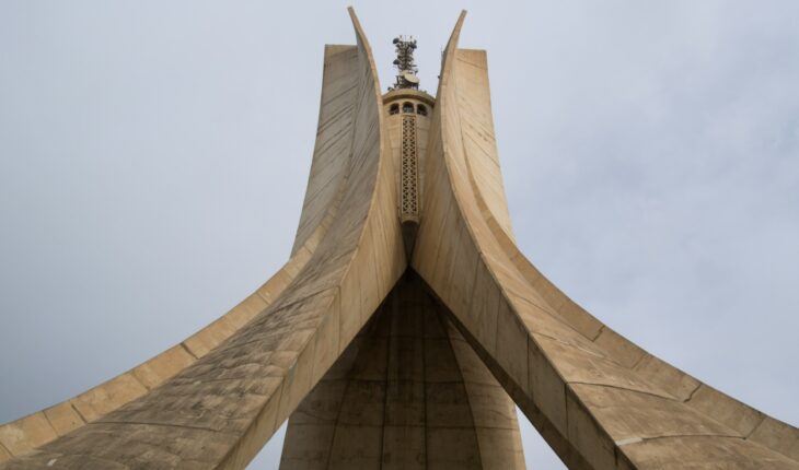 Selon Tony Wheeler, fondateur de Lonely Planet, le plus vaste pays d'Afrique incarne parfaitement le concept du "sous-tourisme".