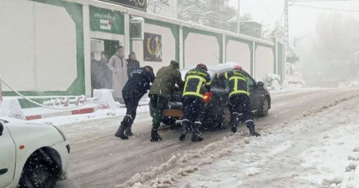 Info trafic : La neige paralyse plusieurs axes routiers dans 4 wilayas ce lundi 30 mars