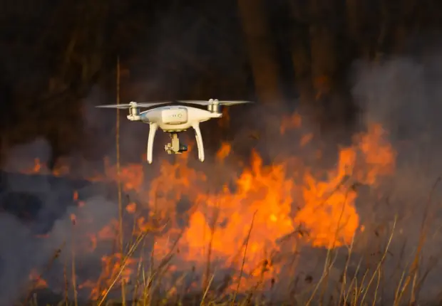 Feux de forêt : l&rsquo;Algérie sort l’artillerie technologique avec 140 drones pour 2026