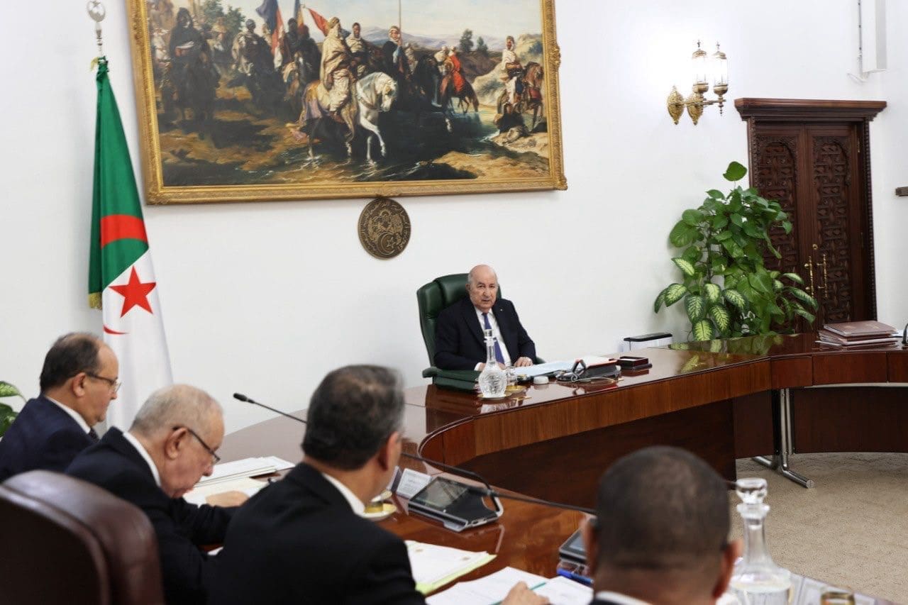 110 M de dollars en jeu : Tebboune accélère la traque de l’argent détourné lors du Conseil des ministres