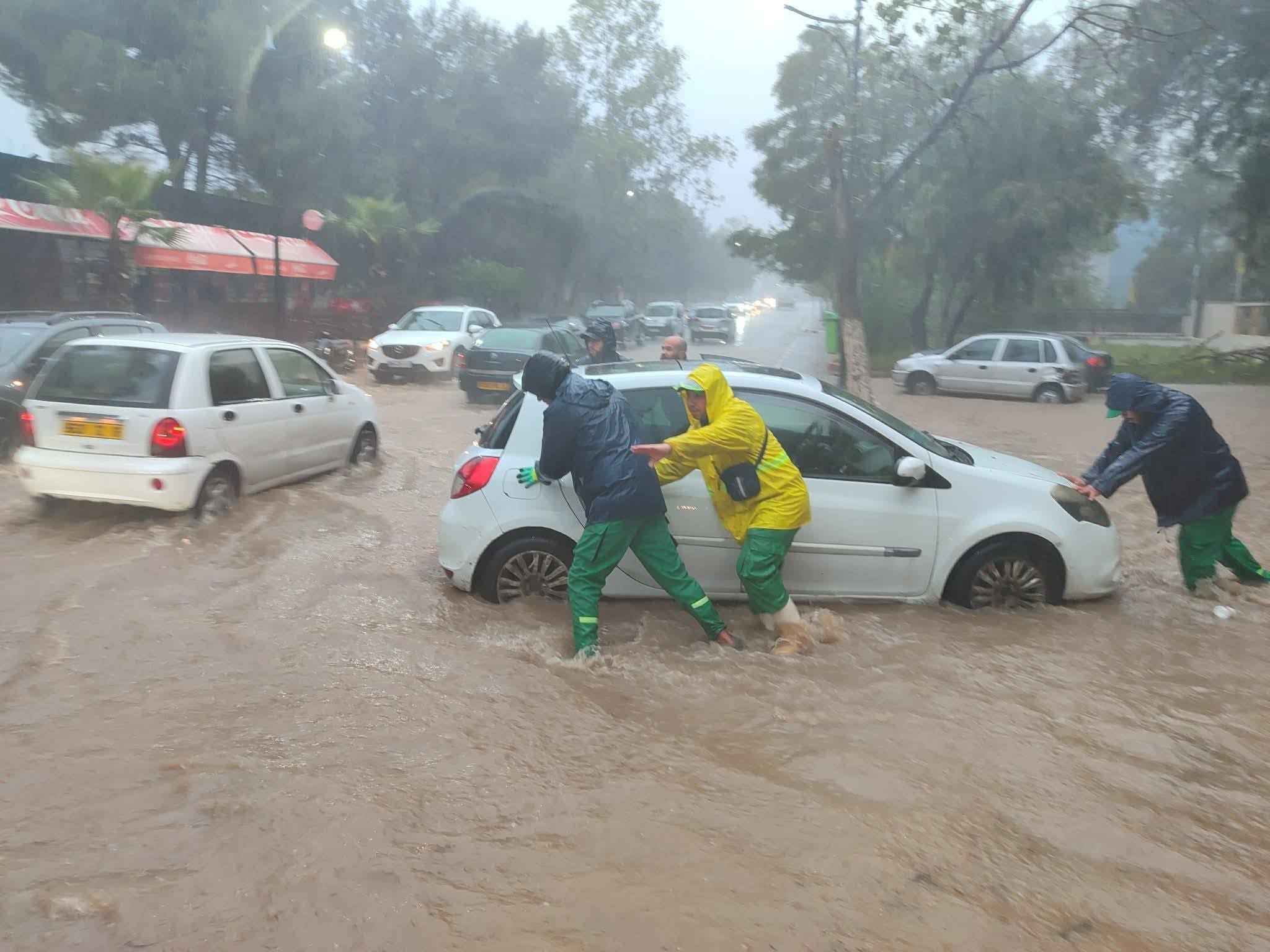 Vidéos. Véhicules coincés, disparition signalée… les intempéries sèment le chaos dans plusieurs régions