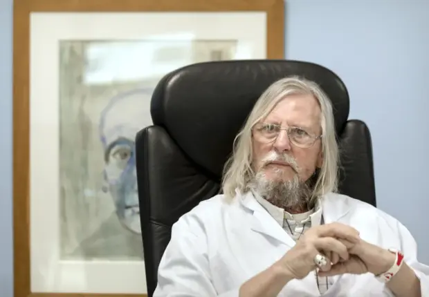 « Je m’entends mieux avec eux qu’avec les Parisiens »: les chercheurs algériens salués par le Dr Raoult 