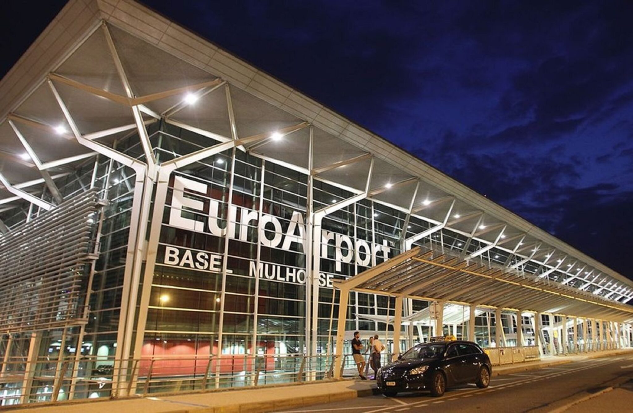 Aéroport de Mulhouse : un bébé en arrêt cardiorespiratoire sauvé in extremis après un vol depuis Alger