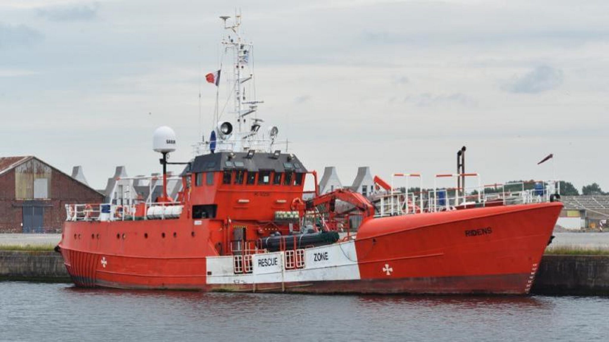 « Ils puent, il faut les tuer » : des marins français secourant les migrants accusés de racisme