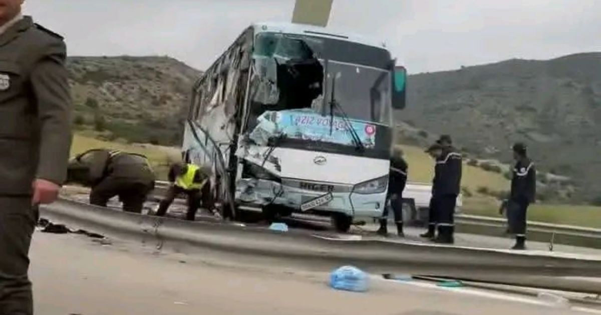 Grave accident de bus algérien en Tunisie : Tebboune ordonne le rapatriement immédiat des victimes