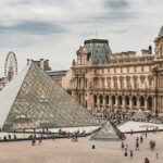 Voleurs amateurs ou génies du braquage? 7 mois après le casse du Louvre, le profil des suspects intrigue
