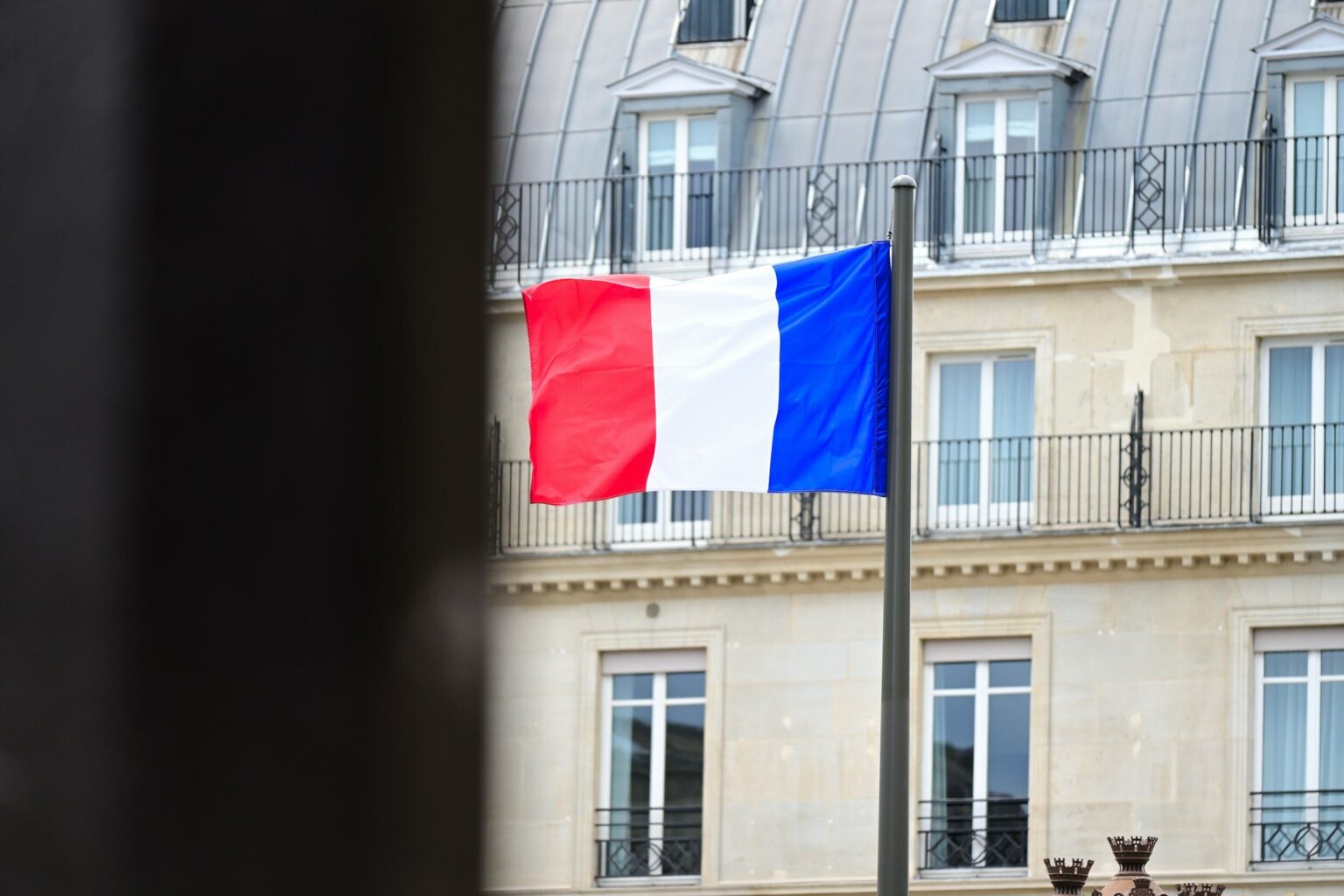 Titres de séjour, naturalisation, permis… Les nouveaux frais entrent en vigueur en France
