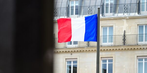 Titres de séjour, naturalisation, permis… Les nouveaux frais entrent en vigueur en France