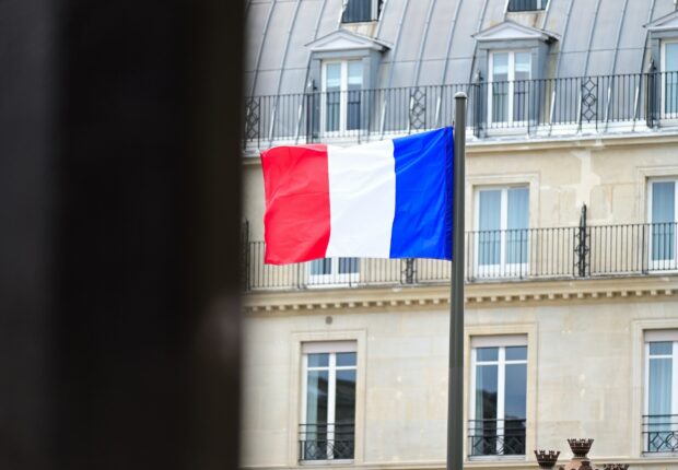 Titres de séjour, naturalisation, permis… Les nouveaux frais entrent en vigueur en France