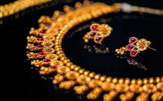 Vol de près de 820 000 $ de bijoux à la famille royale d&rsquo;Abu Dhabi : trois Algériens condamnés à Londres