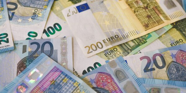 34 millions d’euros blanchis en France : deux Algériens écroués, la piste d’un cerveau en Algérie