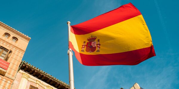 Titres de séjour en Espagne : Madrid assouplit les règles, qui est concerné ?